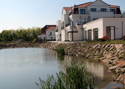 Avalon Hotel Bellevue Blick vom Naturteich