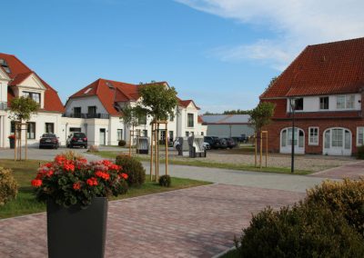 Hotelanlage Blick von Eingang Rezeption