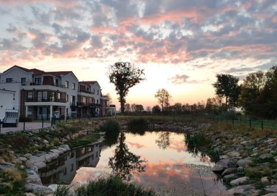 Hotelanlage im Abendrot