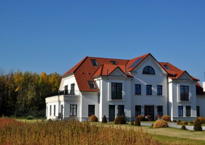 Blick von Herbstwiese auf Haus1